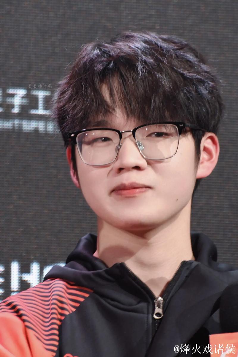 年度人气名场面提名：TJB-花花（陈玉萌）冷静应对抓准时机，枪雷齐发一敌四